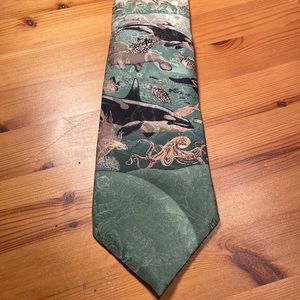 Men’s tie with ocean scene